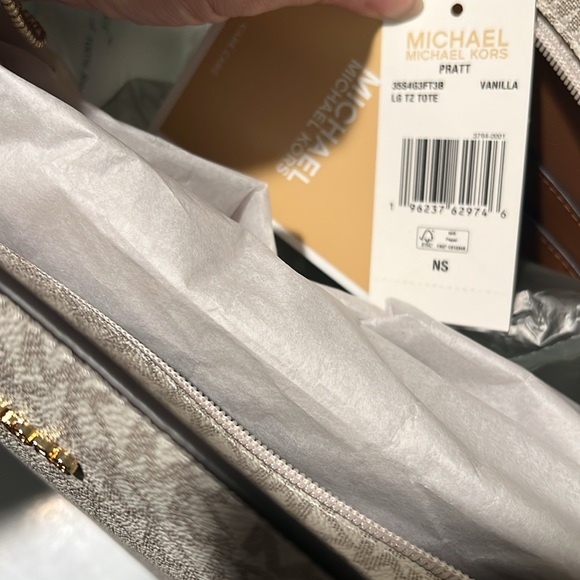 Michael Kors Pratt Signature Logo Large Tote Bag Carnation $498 Vanilla NWT - Picture 8 of 8